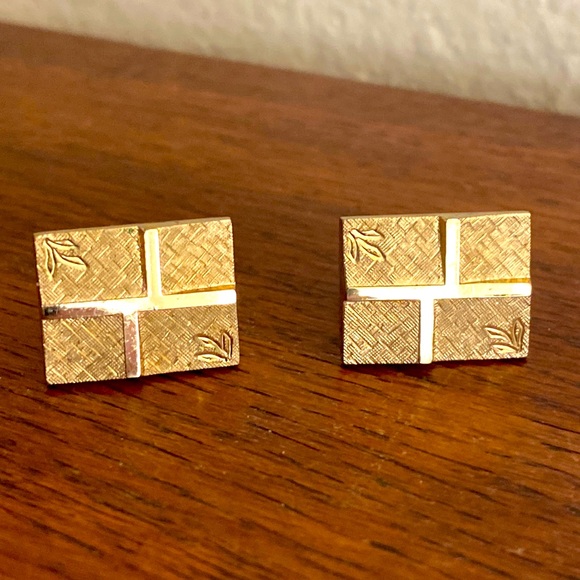 Vintage 70s Ornate Design Gold Plated Cufflinks - Picture 1 of 5